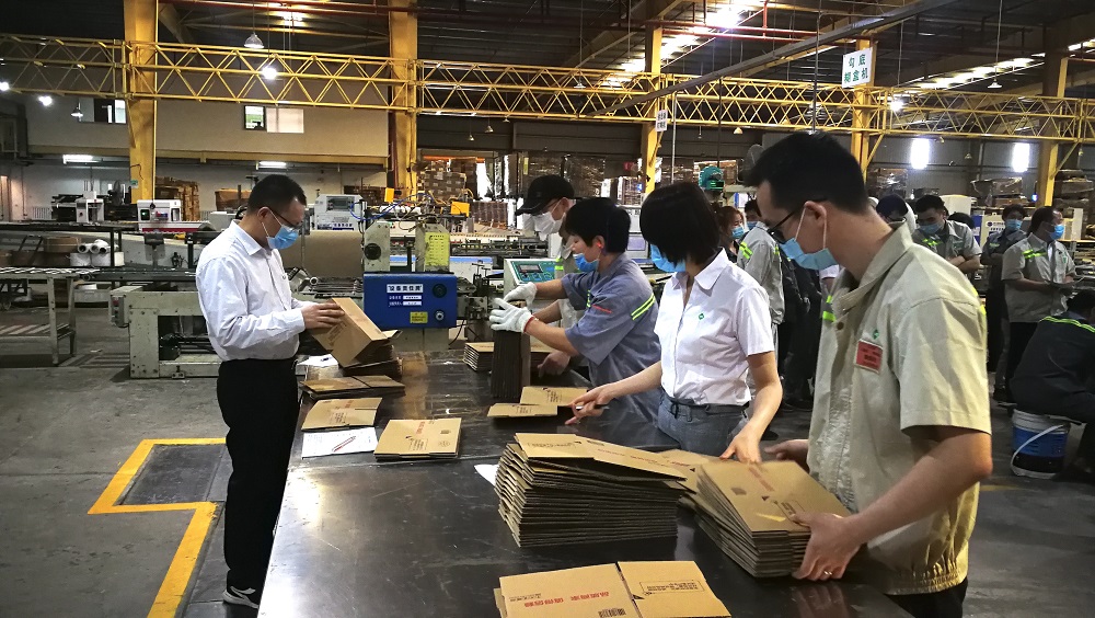 比糊盒？我最強！西安秉信印后勞務工手工糊盒競賽活動