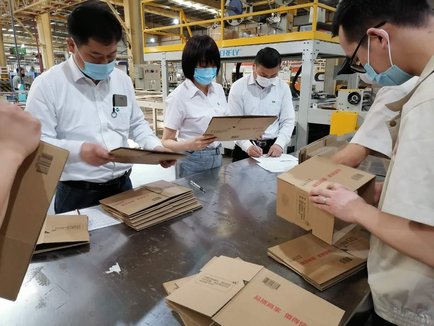 比糊盒？我最強！西安秉信印后勞務工手工糊盒競賽活動