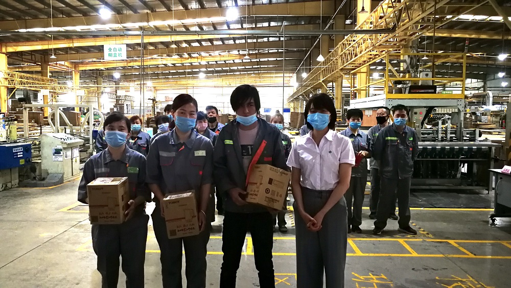 比糊盒？我最強！西安秉信印后勞務工手工糊盒競賽活動